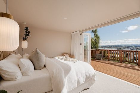 Photo of property in 5 Denholm Road, Hospital Hill, Napier, 4110