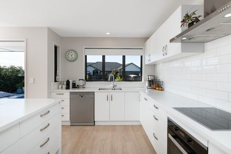 Photo of property in 2 Pimelea Street, Papamoa Beach, Papamoa, 3118