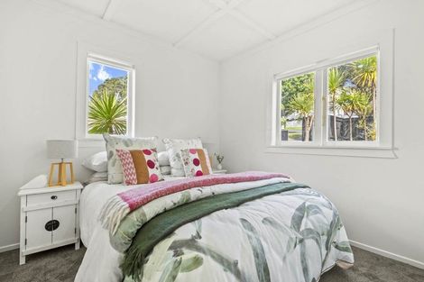 Photo of property in 5 Lyons Avenue, Murrays Bay, Auckland, 0630