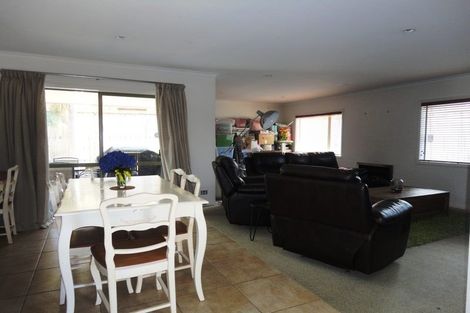 Photo of property in 14 Gilford Place, East Tamaki Heights, Auckland, 2016