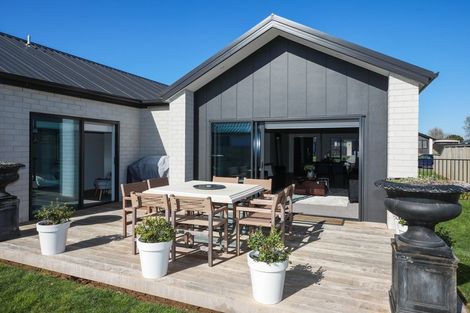 Photo of property in 15 Ruru Street, Cambridge, 3434