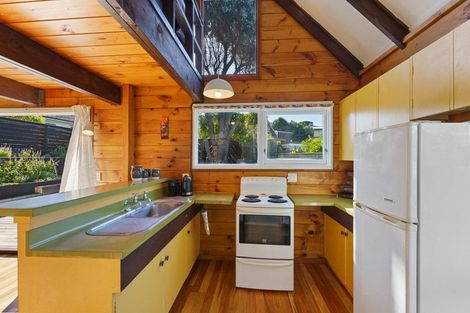Photo of property in 33 William Street, Waikanae Beach, Waikanae, 5036