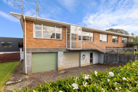 Photo of property in 2/256 Courtenay Street, Strandon, New Plymouth, 4312