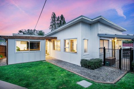 Photo of property in 18 Atkinson Road, Titirangi, Auckland, 0604