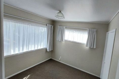 Photo of property in 1/15 Bloomsbury Grove, Newlands, Wellington, 6037