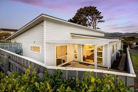 Photo of property in 21 Tasman Close, Aotea, Porirua, 5024