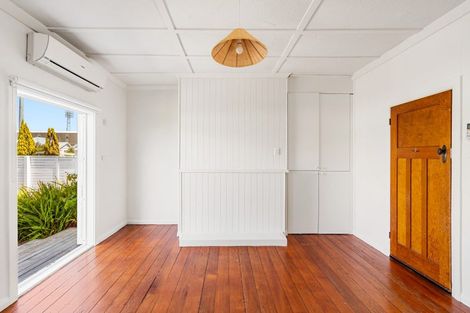 Photo of property in 2 Mcvay Street, Napier South, Napier, 4110