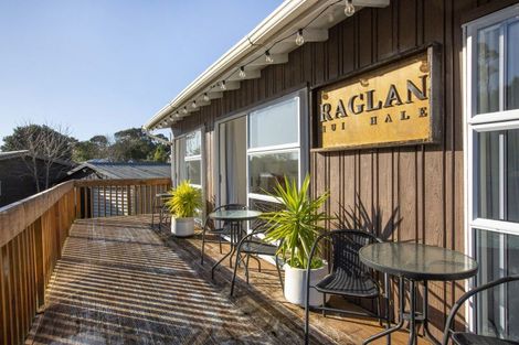Photo of property in 1 Cross Street, Raglan, 3225