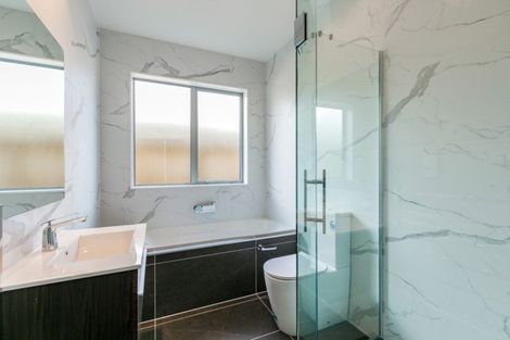 Photo of property in 42 Schoolside Road, Kumeu, 0810