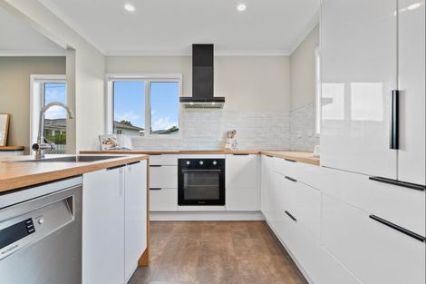 Photo of property in 13e York Crescent, Westown, New Plymouth, 4310