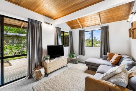 Photo of property in 19 Matai Road, Stanmore Bay, Whangaparaoa, 0932