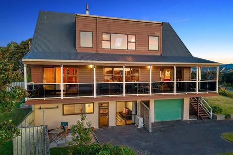 Photo of property in 11 Waiheke Street, Waikanae Beach, Waikanae, 5036