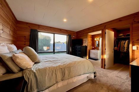 Photo of property in 98 Springs Road, Hornby, Christchurch, 8042