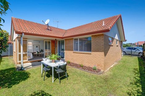 Photo of property in 8/262 Centreway Road, Orewa, 0931