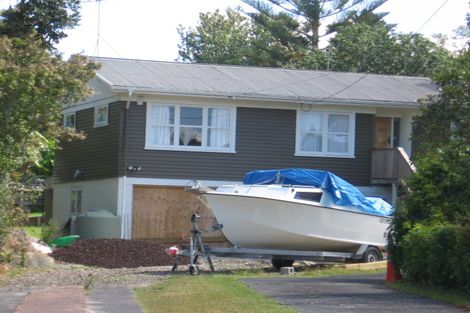 Photo of property in 21 Montana Avenue, Murrays Bay, Auckland, 0630
