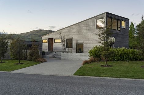 Photo of property in 2 Falconer Rise, Jacks Point, Queenstown, 9371