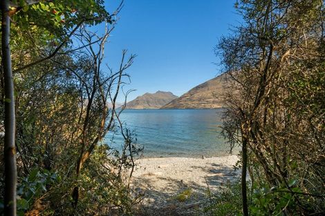 Photo of property in 66 Cedar Drive, Kelvin Heights, Queenstown, 9300