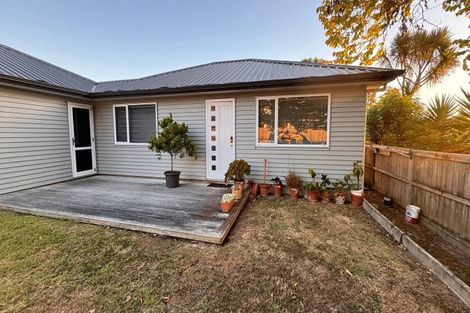 Photo of property in 2 Burgundy Park Avenue, Henderson, Auckland, 0612