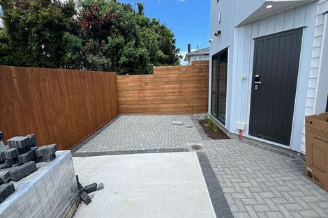 Photo of property in 16 Christmas Road, Manurewa, Auckland, 2102