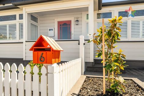 Photo of property in 6 Wha Street, Lyall Bay, Wellington, 6022