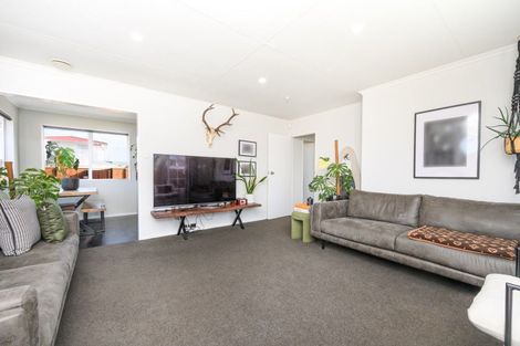 Photo of property in 35 Hillcrest Drive, Kelvin Grove, Palmerston North, 4414