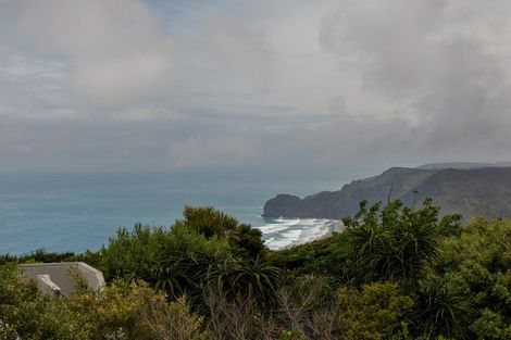 Photo of property in 145 Piha Road, Piha, New Lynn, 0772