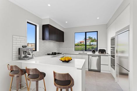 Photo of property in 28 Symes Drive, Red Beach, 0932