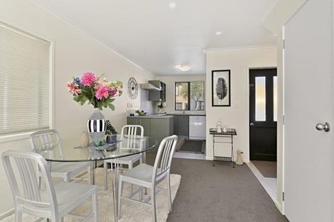 Photo of property in 14 Verdale Circle, Glen Eden, Auckland, 0602