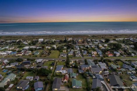 Photo of property in 50 Park Avenue, Waitarere Beach, Levin, 5510