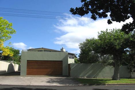 Photo of property in 2/6 Crete Avenue, Milford, Auckland, 0620