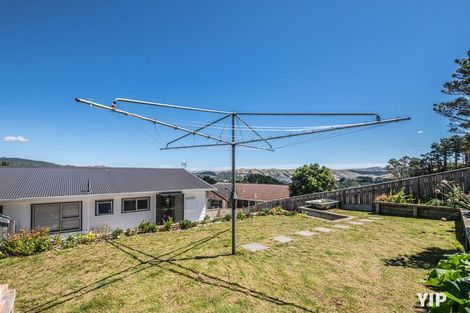 Photo of property in 9a Pimlico Place, Newlands, Wellington, 6037