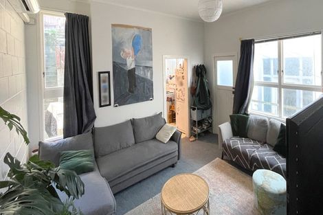 Photo of property in 82 Rolleston Street, Mount Cook, Wellington, 6021