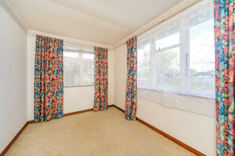 Photo of property in 60 Exeter Crescent, Takaro, Palmerston North, 4412