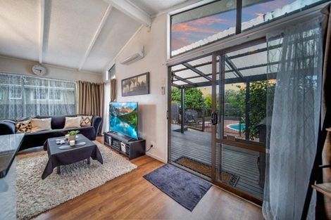 Photo of property in 424 Roscommon Road, Clendon Park, Auckland, 2103