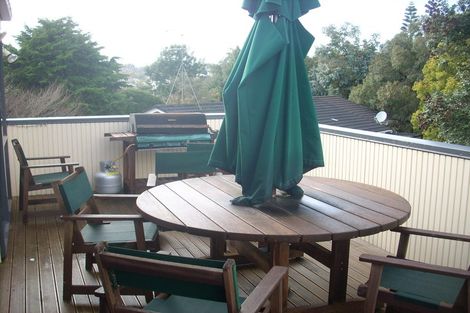 Photo of property in 2/6 Topliss Drive, Northcross, Auckland, 0632