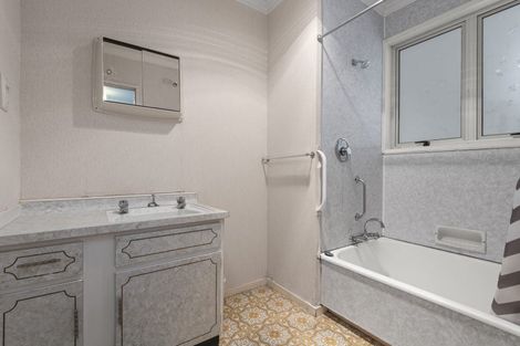 Photo of property in 2/102 Heretaunga Street, Palmerston North, 4414