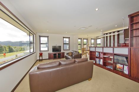 Photo of property in 10 Hei Esplanade, Whitianga, 3510