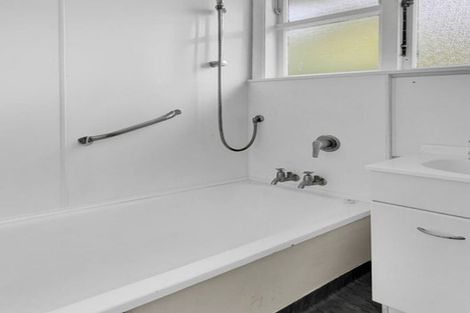Photo of property in 40 Banks Street, Marfell, New Plymouth, 4310