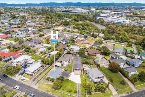 Photo of property in 1/12 Marewa Street, Te Atatu South, Auckland, 0610