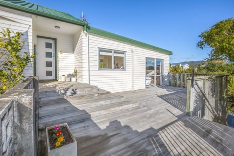 Photo of property in 1 The Spinney, Titahi Bay, Porirua, 5022