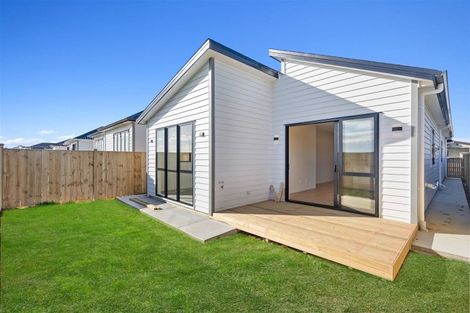 Photo of property in 12 Woven Place, Karaka, 2113