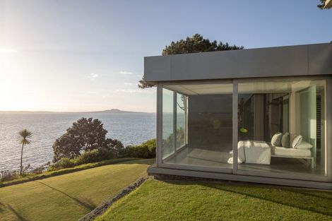 Photo of property in 76 Cliff Road, Torbay, Auckland, 0630