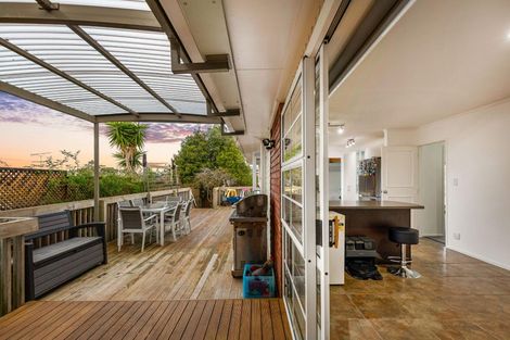Photo of property in 2/16 Fernbird Place, Massey, Auckland, 0614