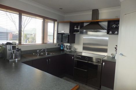 Photo of property in 2 Ross Place, Northwood, Christchurch, 8051