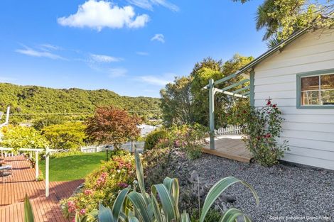 Photo of property in 19 Milton Terrace, Picton, 7220