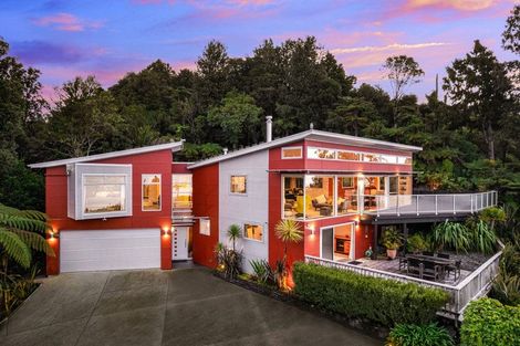 Photo of property in 535 Scenic Drive, Waiatarua, Auckland, 0612
