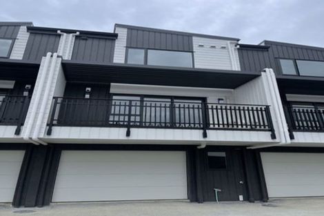Photo of property in 2/58 Te Atatu Road, Te Atatu South, Auckland, 0610
