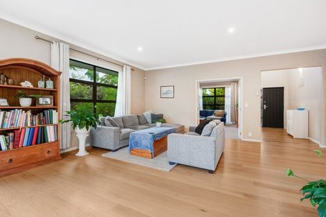 Photo of property in 22 Bur Oak Terrace, Schnapper Rock, Auckland, 0632