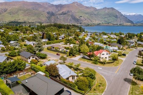 Photo of property in 21 Hunter Crescent, Wanaka, 9305