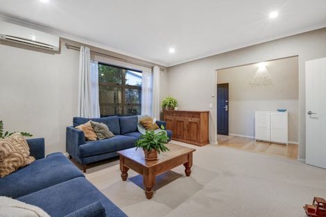 Photo of property in 22 Bur Oak Terrace, Schnapper Rock, Auckland, 0632
